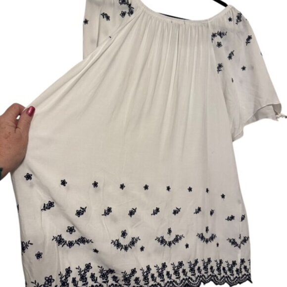 New Directions Blouse w/Embroidery Detail White 3X EUC - Picture 3 of 8